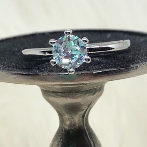 925/18kw Gold Classic Round Brilliant Solitaire Ring